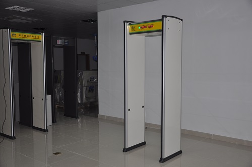 界首市信訪局安檢門周日加班安裝完成