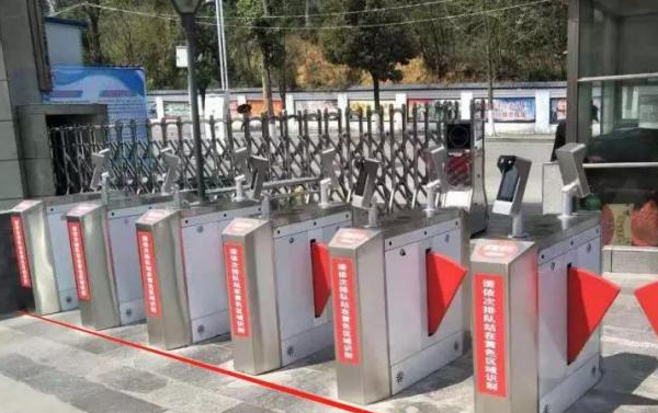 人像識(shí)別測(cè)溫通道