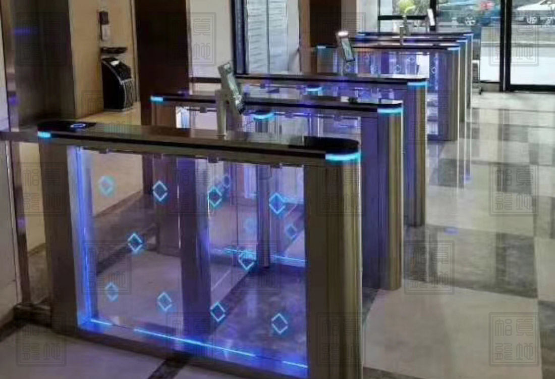 智能人臉識別測溫門禁